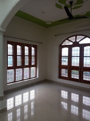 Room in 4 BHK Independent House at Canal Road – for Rent