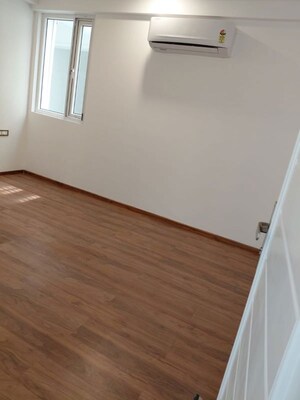Room in 3 BHK Apartment at Nh 8 – for Rent