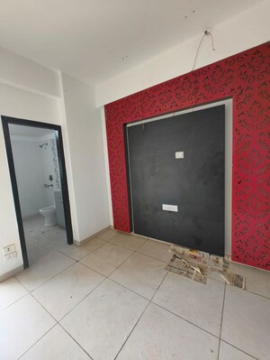 Room in 3.5 BHK Apartment at Gulshan Vivante, Sector 137 – for Sale
