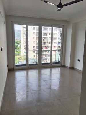Room in 4 BHK Apartment at Sahastradhara Road – for Rent