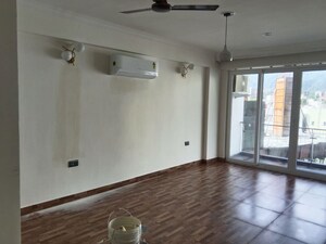 Room in 4 BHK Apartment at Sahastradhara Road – for Rent