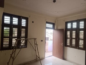Room in 2 BHK Independent House at Bhondsi – for Rent