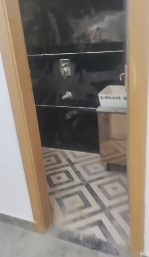Washroom in 3 BHK Builder Floor at Saket – for Sale