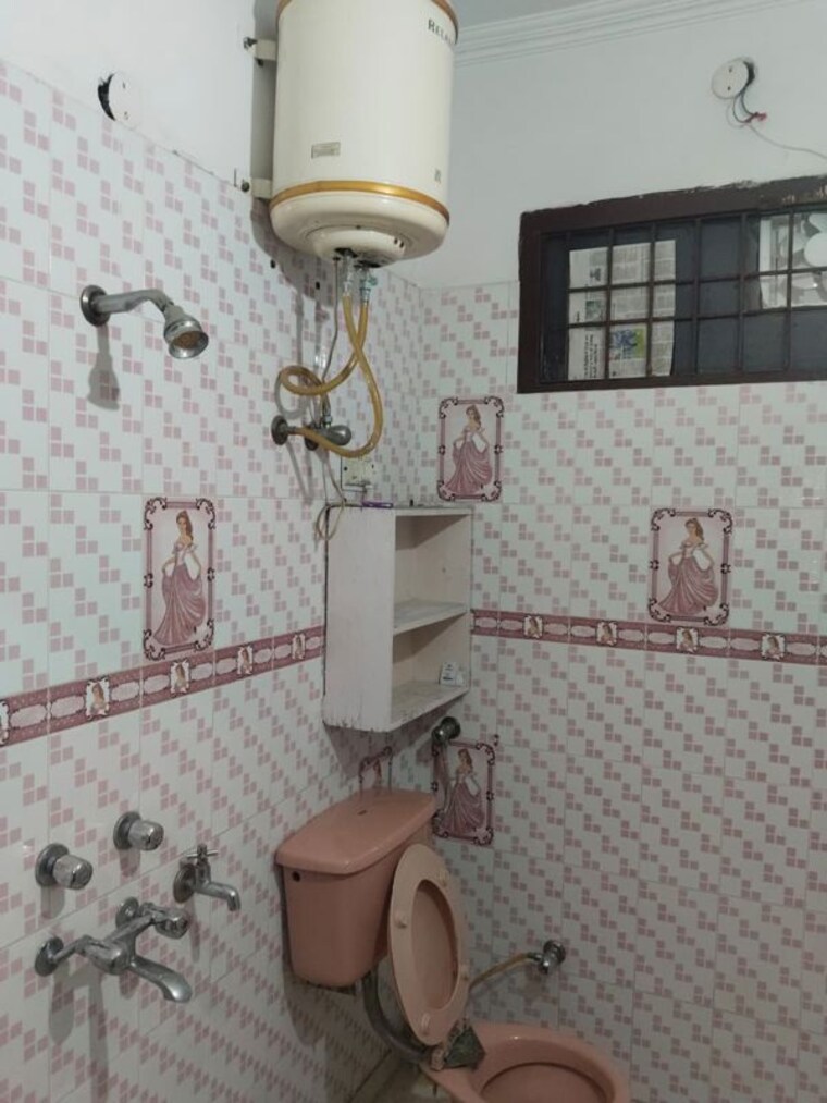 Bathroom, sector 15 3 Bedroom 350 Sq.Yd. Independent House In Sector 15 Panchkula 10681306