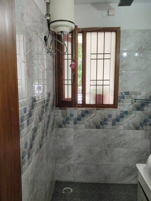 Room in 3.5 BHK Independent House at Sector 21 – for Rent