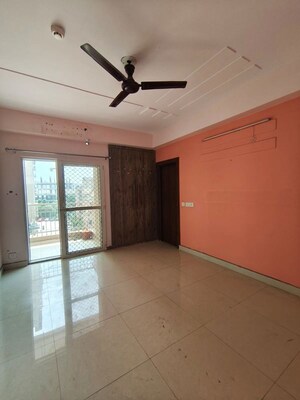 Room in 4 BHK Independent House at Sector 10 – for Rent