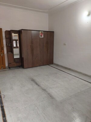 Room in 3.5 BHK Independent House at Sector 4 – for Rent
