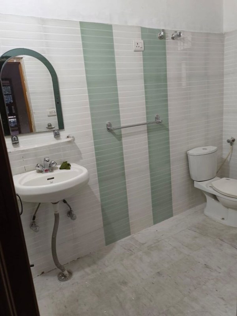 Bathroom, sector 4 3.5 Bedroom 2500 Sq.Ft. Independent House In Sector 4 Panchkula 10681316