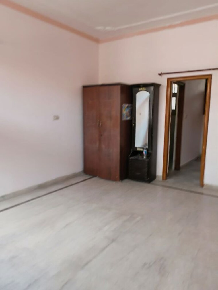Room, sector 4 3.5 Bedroom 2500 Sq.Ft. Independent House In Sector 4 Panchkula 10681316