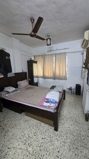 Bedroom in 1 BHK Apartment at Andheri West – for Rent