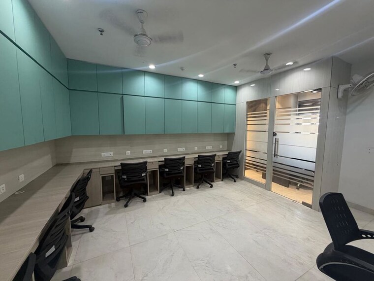  Parking, netaji subhash place Commercial Office Space 690 Sq.Ft. In Netaji Subhash Place Delhi 10681341
