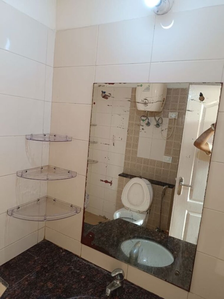 Bathroom, bestech-park-view-residency 1 Bedroom 650 Sq.Ft. Apartment In Sector 3 Gurgaon 10681346