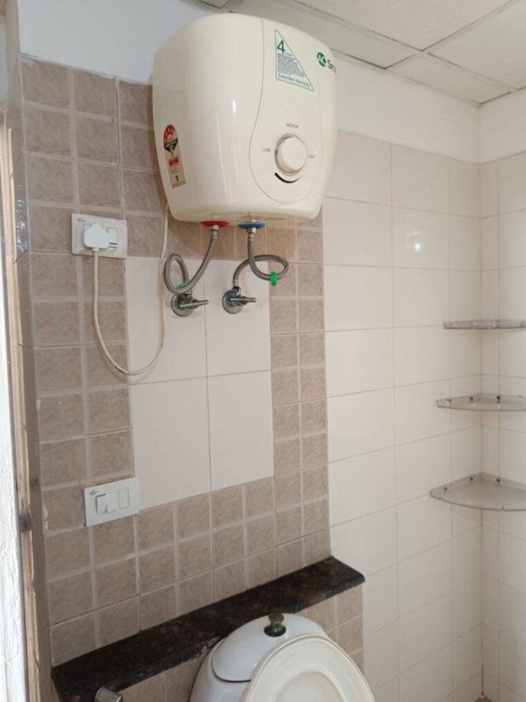 Bathroom, bestech-park-view-residency 1 Bedroom 650 Sq.Ft. Apartment In Sector 3 Gurgaon 10681346
