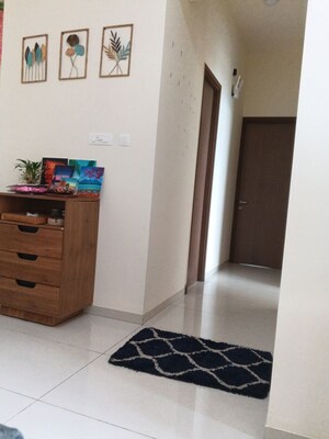 Furnished Amenities in 2 BHK Apartment at Yash Prestige, Malad West – for Rent