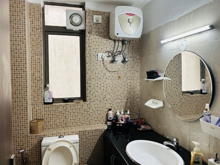 Bathroom, unitech-the-residences-gurgaon 2 Bedroom 1060 Sq.Ft. Apartment In Sector 33 Gurgaon 10681383