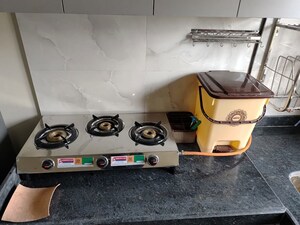 Team Area in 2 BHK Apartment at Versova – for Rent