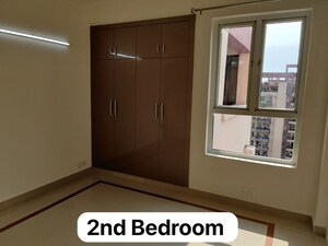 Room in 3 BHK Apartment at Orchid Petals, Sector 49 – for Rent