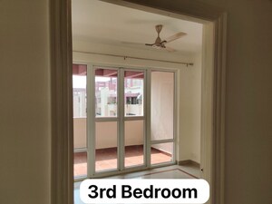 Building Lobby in 3 BHK Apartment at Orchid Petals, Sector 49 – for Rent