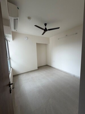 Room in 1 BHK Apartment at Piramal Vaikunth, Balkum Pada – for Rent