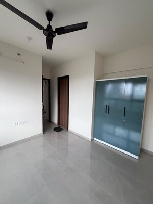 Room in 1.5 BHK Apartment at Piramal Vaikunth, Balkum Pada – for Rent