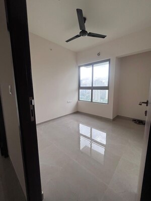 Room in 2 BHK Apartment at Piramal Vaikunth, Balkum Pada – for Rent