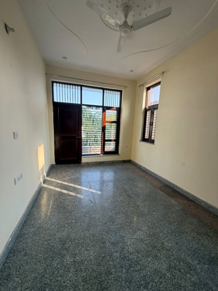 Room, sector 15 3 Bedroom 2300 Sq.Ft. Builder Floor In Sector 15 Gurgaon 10681412