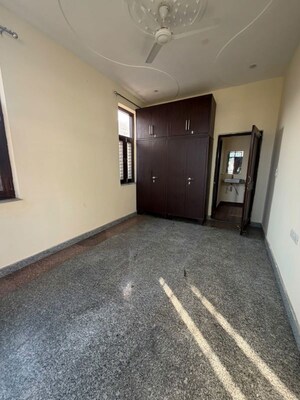 Room in 3 BHK Builder Floor at Sector 15 – for Rent