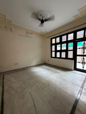 Room in 3 BHK Builder Floor at Sector 15 – for Rent
