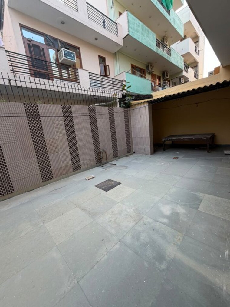Balcony, sector 15 3 Bedroom 2300 Sq.Ft. Builder Floor In Sector 15 Gurgaon 10681412