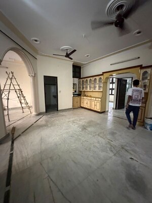 Room in 3 BHK Builder Floor at Sector 15 – for Rent