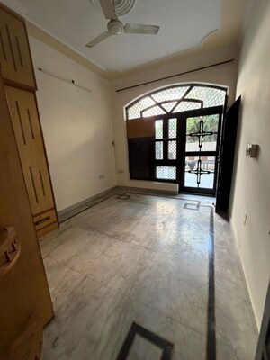Room in 3 BHK Builder Floor at Sector 15 – for Rent