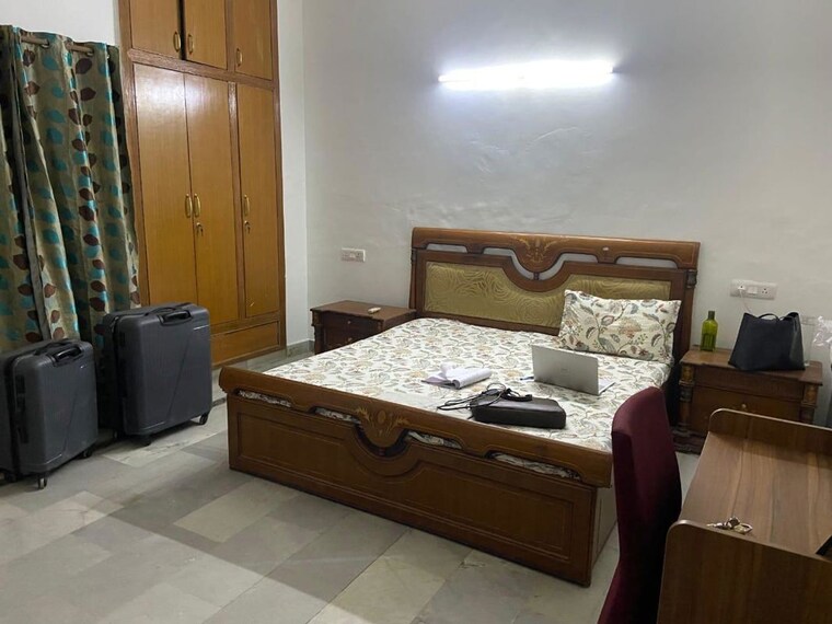 Bedroom, sector 31 3 Bedroom 1900 Sq.Ft. Builder Floor In Sector 31 Gurgaon 10681425