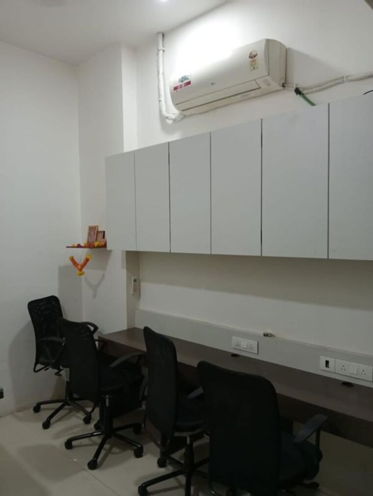 Team Area, express-zone Commercial Office Space 120 Sq.Ft. In Malad East Mumbai 10681435