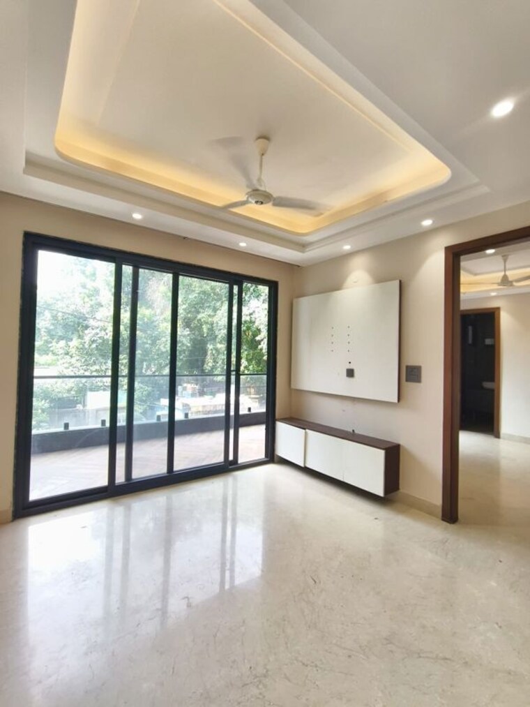 Room, kalkaji 3 Bedroom 200 Sq.Yd. Builder Floor In Kalkaji Delhi 10681436