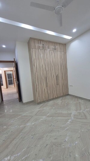 Room in 3 BHK Builder Floor at Chittaranjan Park – for Rent