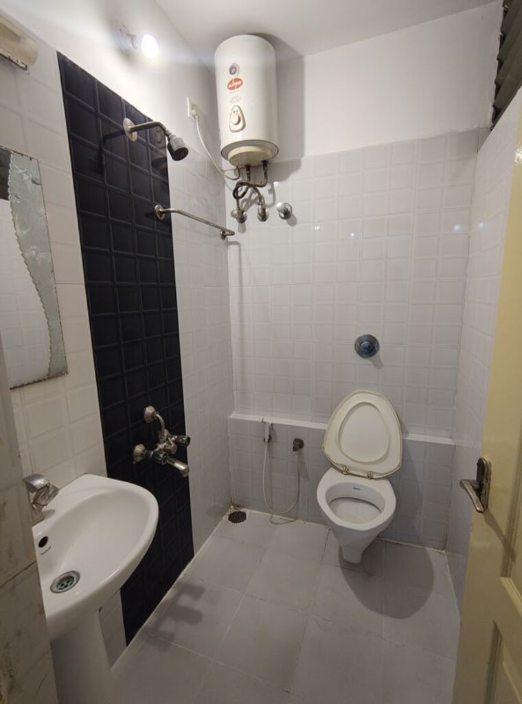 Bathroom, hsr layout 2 Bedroom 600 Sq.Ft. Builder Floor In Hsr Layout Bangalore 10681476