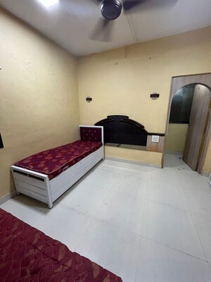 Bedroom in  Pg at Malad West – for Rent