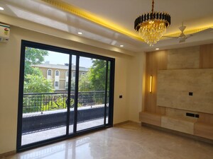 Room in 4 BHK Builder Floor at Sector 55 – for Rent