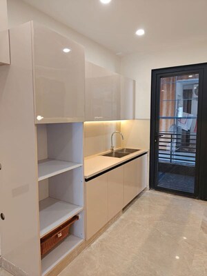 Room in 4 BHK Builder Floor at Sector 55 – for Rent