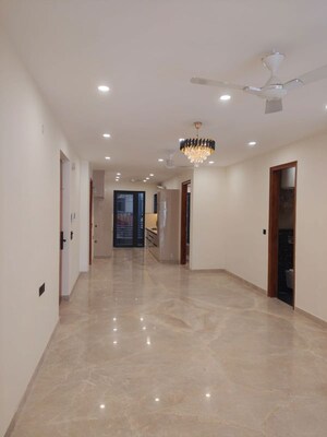 Room in 4 BHK Builder Floor at Sector 55 – for Rent