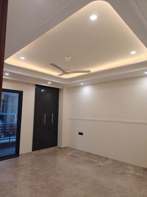 Room in 4 BHK Builder Floor at Sector 55 – for Rent