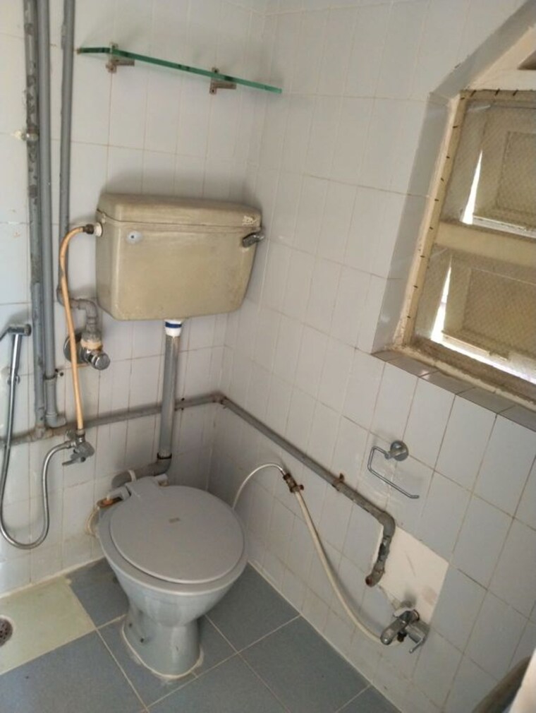 Bathroom, santacruz west 3 Bedroom 1500 Sq.Ft. Apartment In Santacruz West Mumbai 10681515