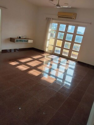 Parking in 3 BHK Apartment at Santacruz West – for Rent