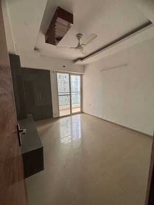 Room in 3 BHK Apartment at Nirala Estate, Tech Zone 4 Greater Noida – for Sale