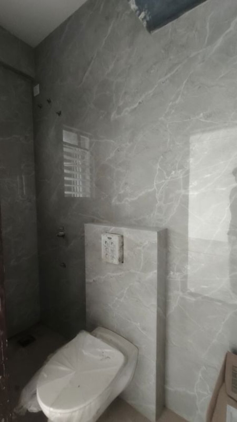 Bathroom, rosa-manhattan 3 Bedroom 1100 Sq.Ft. Apartment In Ghodbunder Road Thane 10681563
