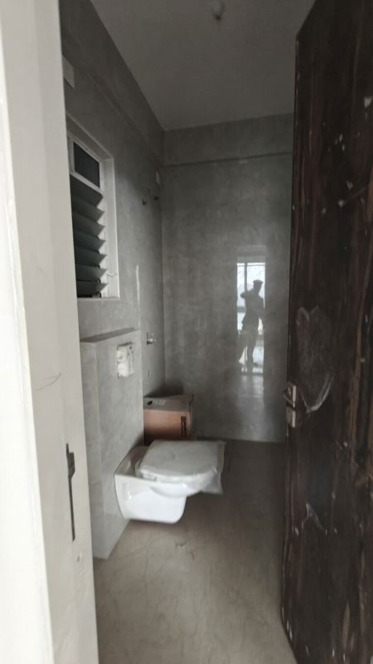 Bathroom, rosa-manhattan 3 Bedroom 1100 Sq.Ft. Apartment In Ghodbunder Road Thane 10681563