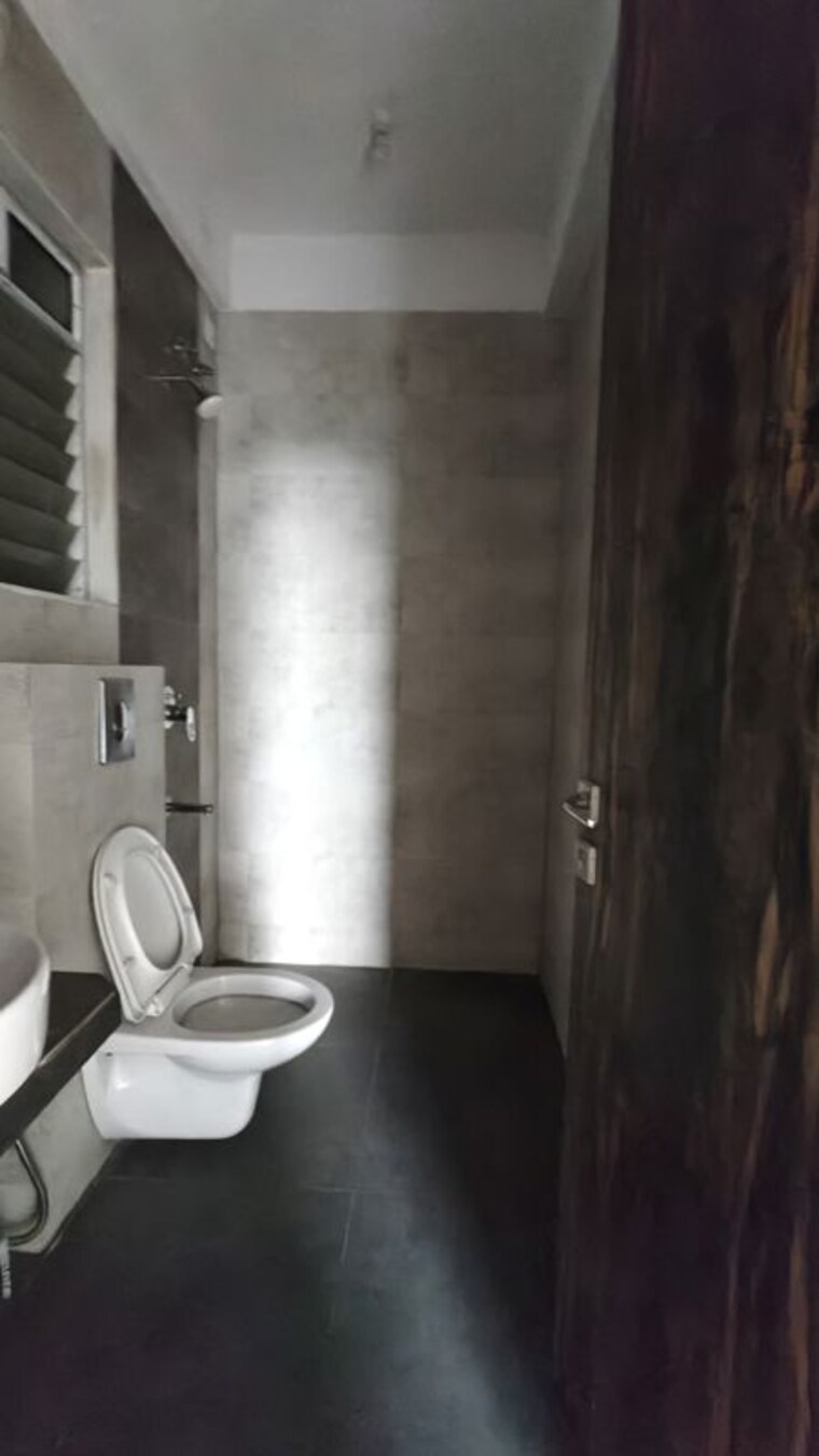 Bathroom, rosa-manhattan 3 Bedroom 1100 Sq.Ft. Apartment In Ghodbunder Road Thane 10681585