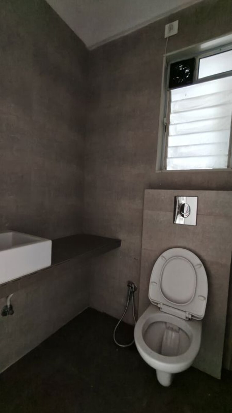 Bathroom, rosa-manhattan 3 Bedroom 1100 Sq.Ft. Apartment In Ghodbunder Road Thane 10681585