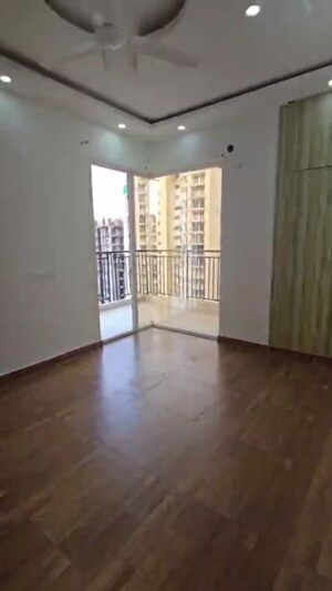 Room in 2.5 BHK Apartment at Ratan Pearls, Sector 16 Greater Noida – for Sale
