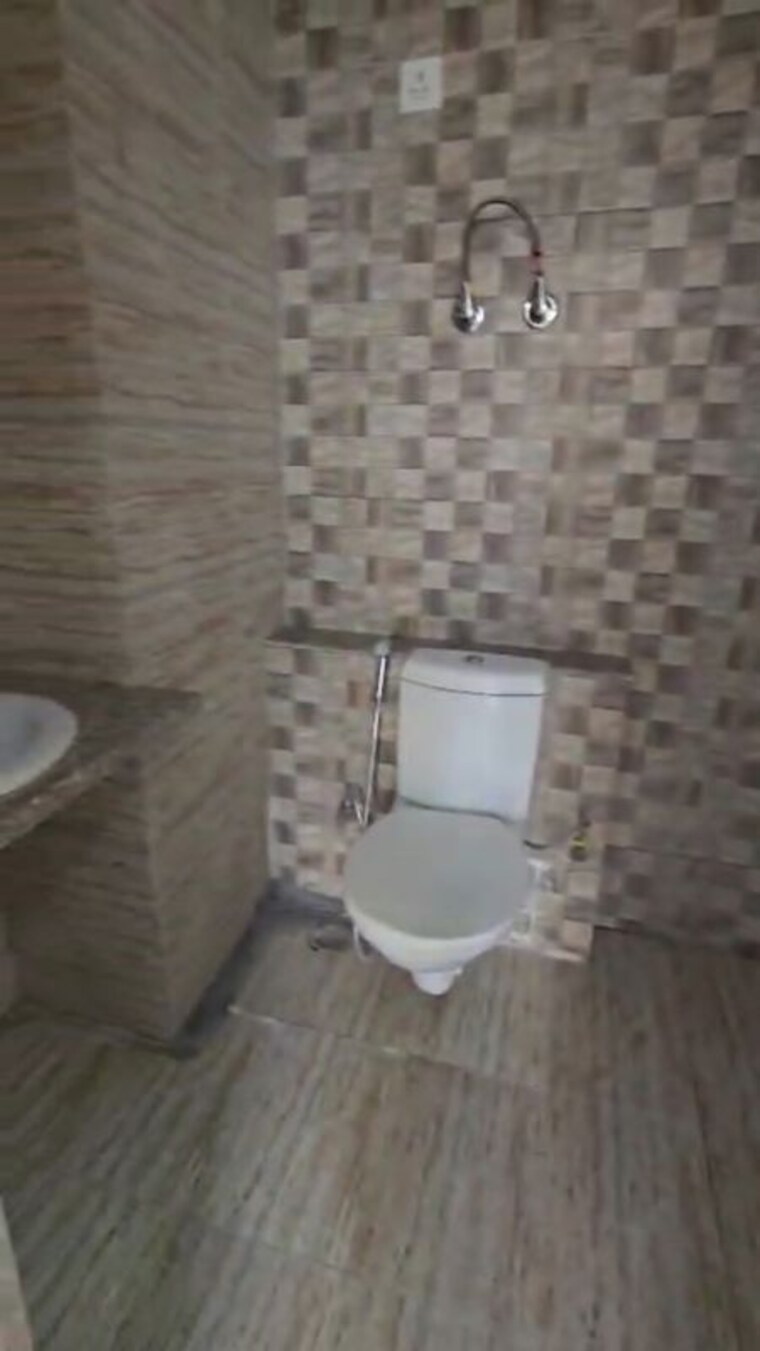 Bathroom, ratan-pearls 2.5 Bedroom 1189 Sq.Ft. Apartment In Sector 16 Greater Noida Greater Noida 10681575